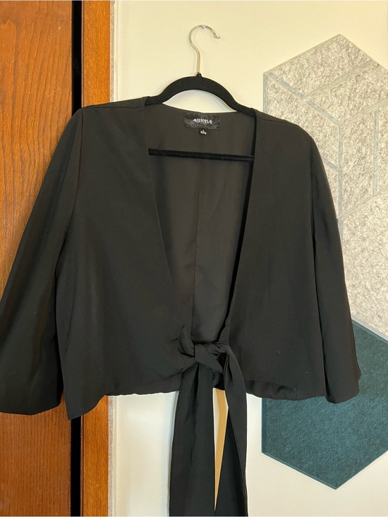 Tops - Black Tie-Front Cropped Blazer